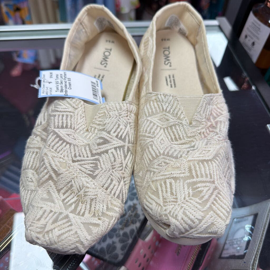 9.5 Toms Slipon Geo Lace Embroidered Pattern