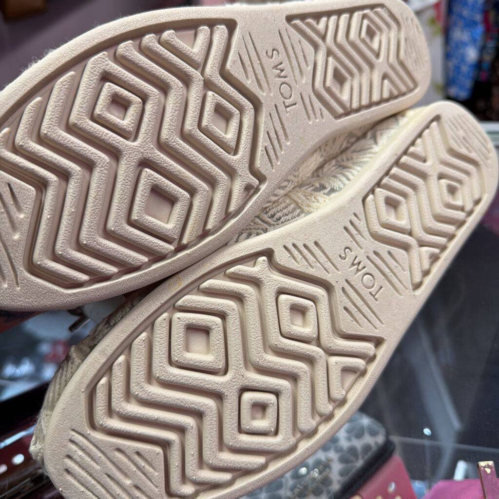 9.5 Toms Slipon Geo Lace Embroidered Pattern