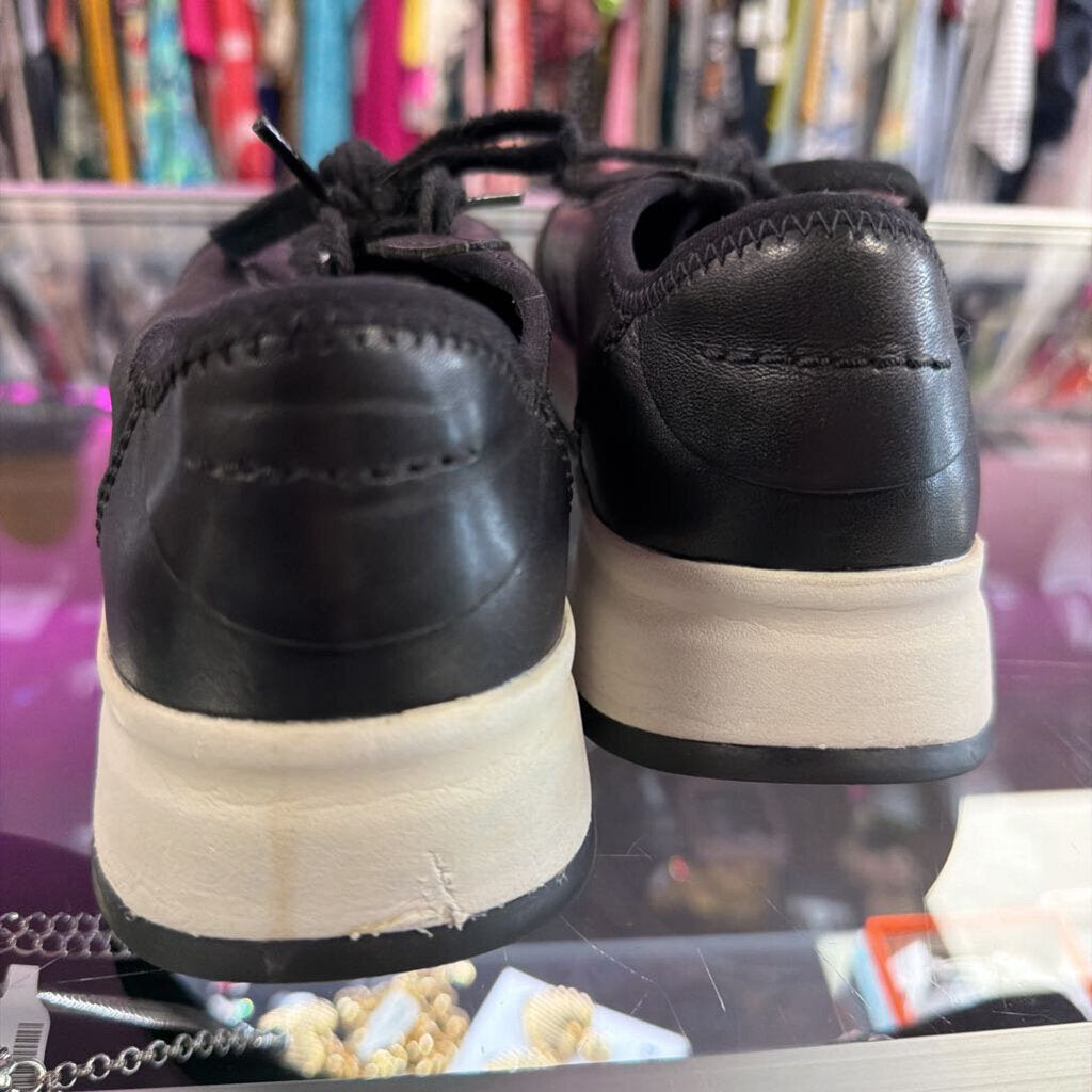 9 Clarks Lace Up Leather Sneaker