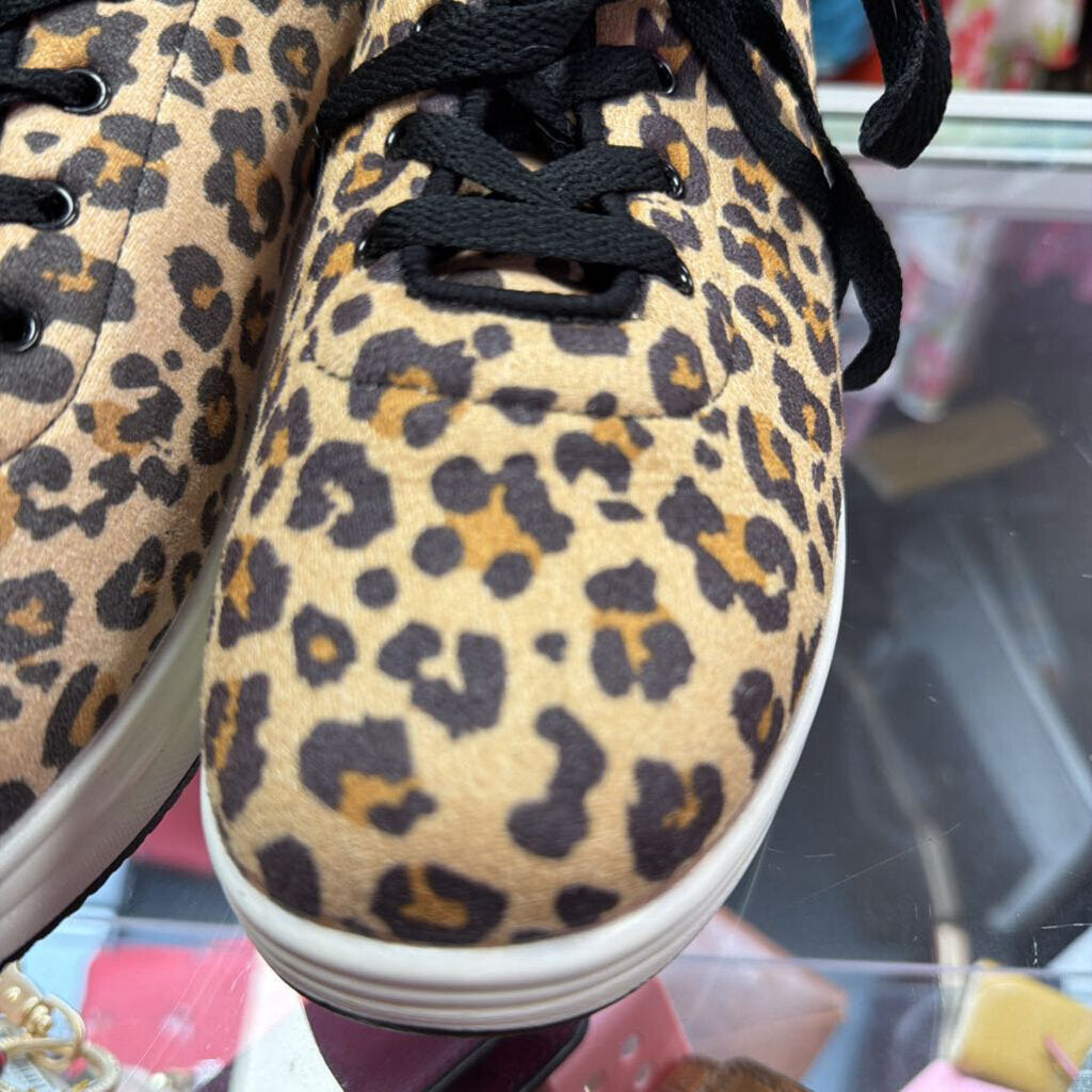 8.5/39 Ruideng Lace Up Animal Print Sneaker