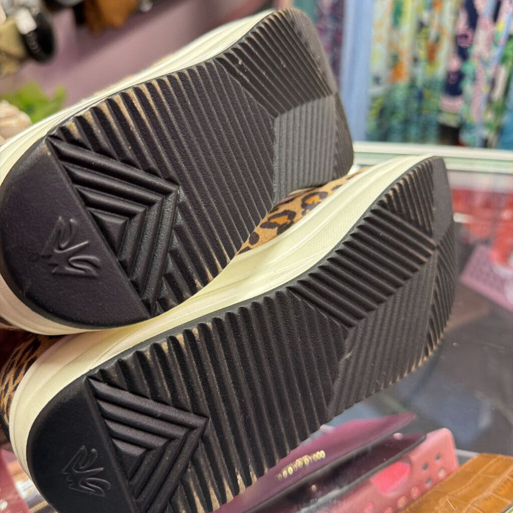 8.5/39 Ruideng Lace Up Animal Print Sneaker