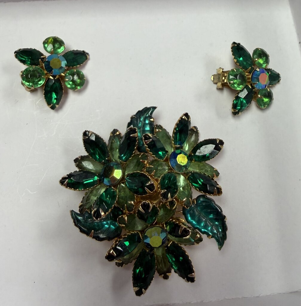 Beau Jewels Vintage Set Green Rhinestone Floral Clip On Earrings & Brooch