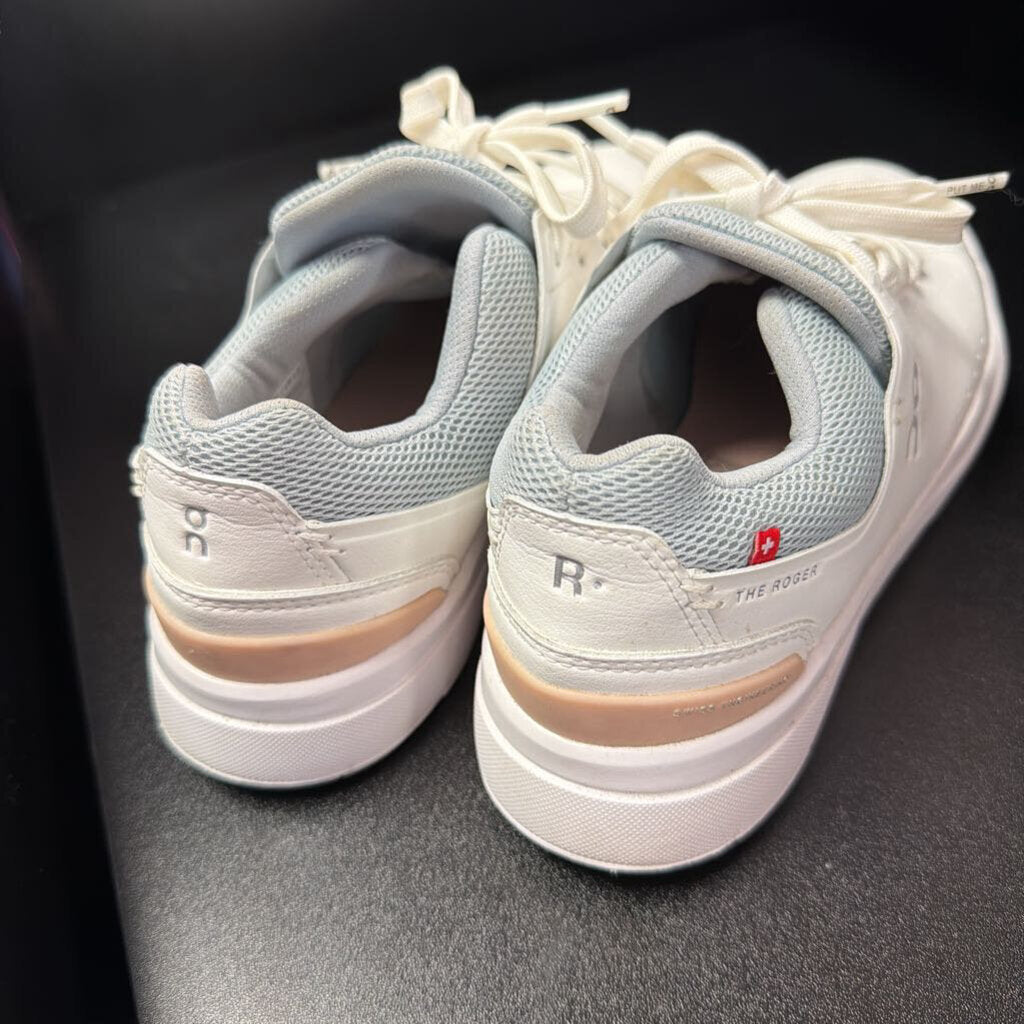 6.5 On Running On The Roger Advantage Sneakers Minimalist White
