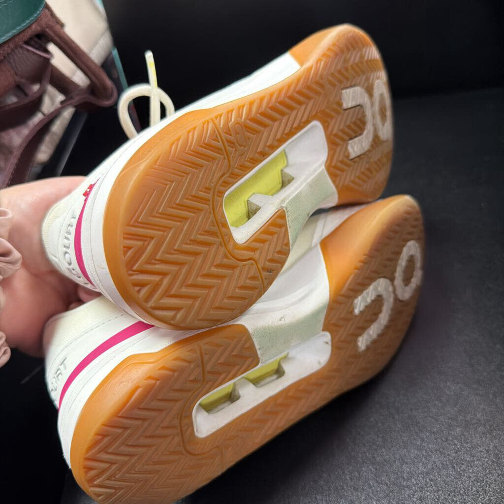 6.5 On Running On The Roger Advantage Sneakers Minimalist White