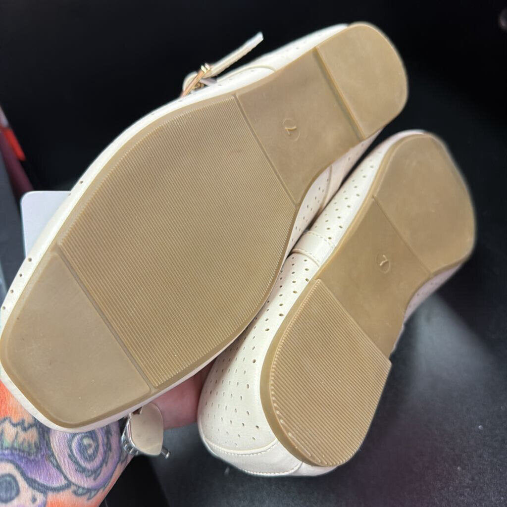 7 Serra Perforated Flat MJ NWT