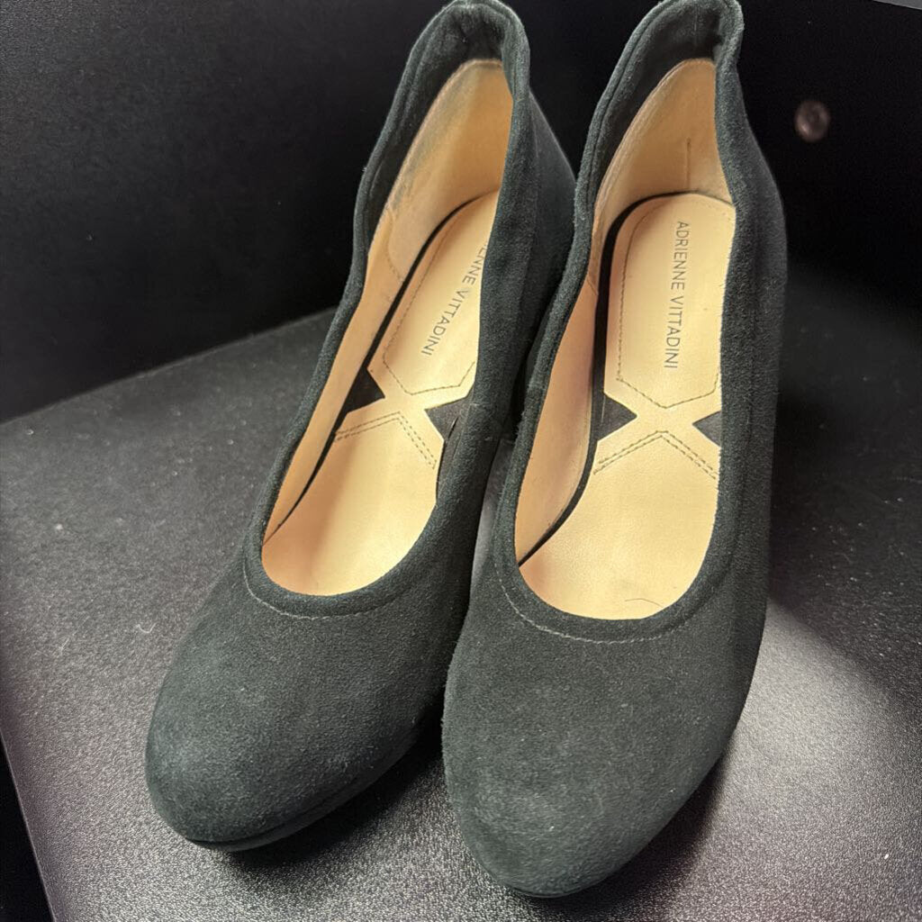 8 Adrienne Vittadini Velvet Round Toe Heel