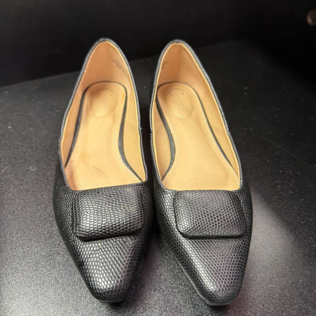 7 C Comfort Est 1946 Pointed Textured Slide On Shoe Square Toe Detail
