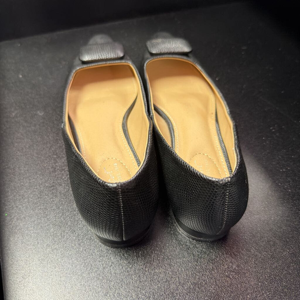 7 C Comfort Est 1946 Pointed Textured Slide On Shoe Square Toe Detail