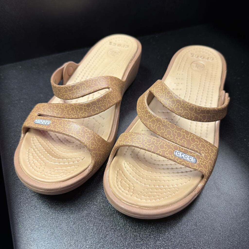 8 Crocs Disney Mickey Patricia Wedge Sandal