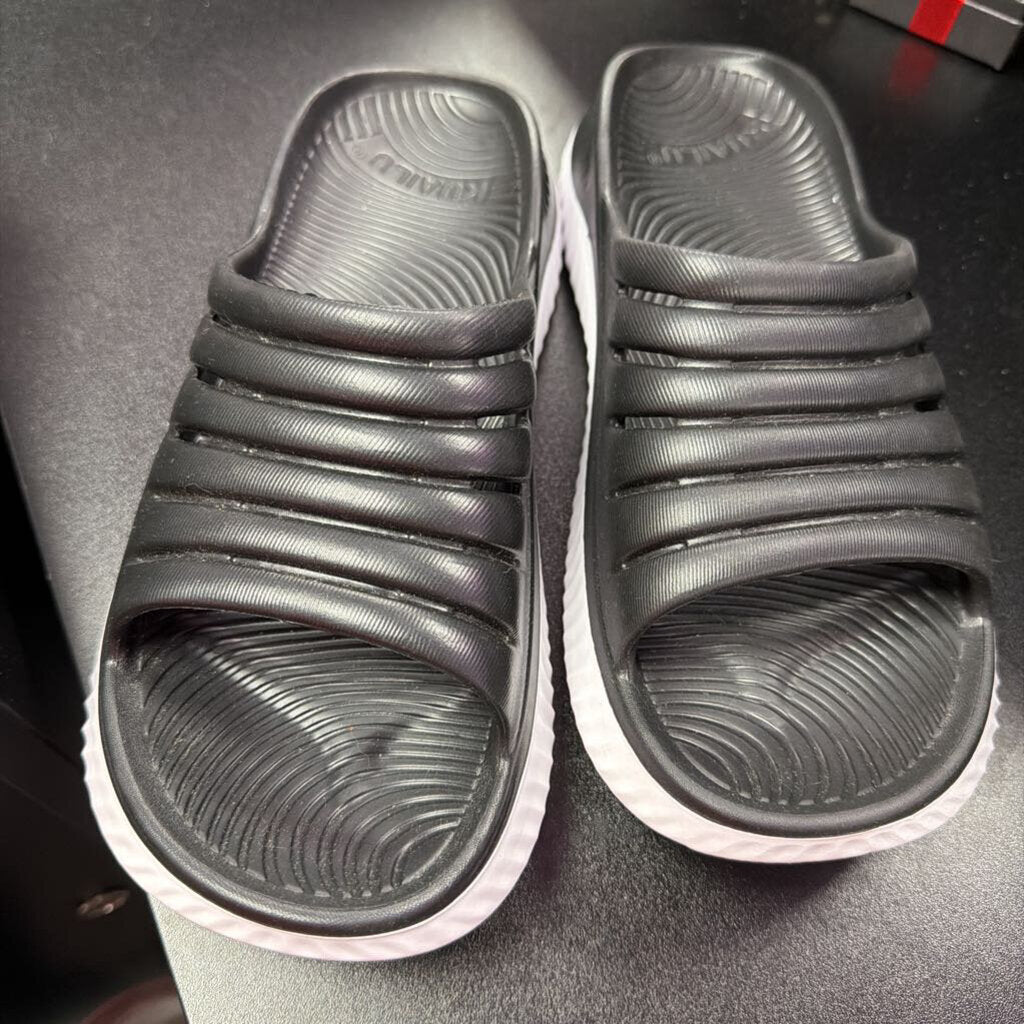 9 Kuaila Recovery Sandal