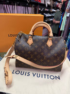 Louis Vuitton Speedy 30 Bandouliere Handbag Monogram w/ Lock &Key Retail $2040 Date code of CT1189 manufactured in France during the 19th week of 2019.