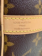 Louis Vuitton Speedy 30 Bandouliere Handbag Monogram w/ Lock &Key Retail $2040 Date code of CT1189 manufactured in France during the 19th week of 2019.