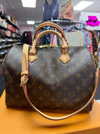 Louis Vuitton Speedy 30 Bandouliere Handbag Monogram w/ Lock &Key Retail $2040 Date code of CT1189 manufactured in France during the 19th week of 2019.