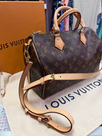 Louis Vuitton Speedy 30 Bandouliere Handbag Monogram w/ Lock &Key Retail $2040 Date code of CT1189 manufactured in France during the 19th week of 2019.