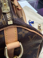 Louis Vuitton Speedy 30 Bandouliere Handbag Monogram w/ Lock &Key Retail $2040 Date code of CT1189 manufactured in France during the 19th week of 2019.