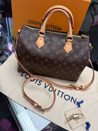 Louis Vuitton Speedy 30 Bandouliere Handbag Monogram w/ Lock &Key Retail $2040 Date code of CT1189 manufactured in France during the 19th week of 2019.