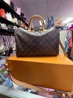 Louis Vuitton Speedy 30 Bandouliere Handbag Monogram w/ Lock &Key Retail $2040 Date code of CT1189 manufactured in France during the 19th week of 2019.