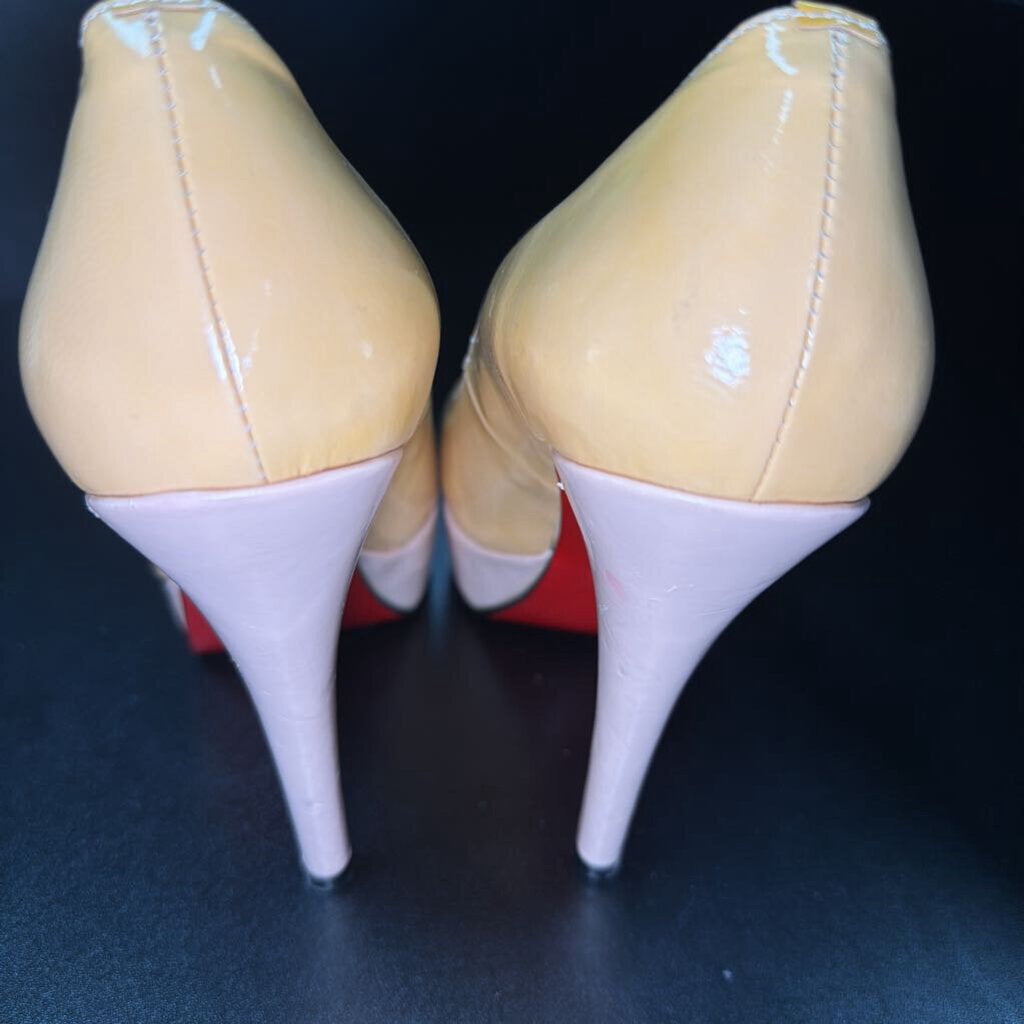 38/8 Christian Louboutin Patent Leather Platform Bianca Pumps