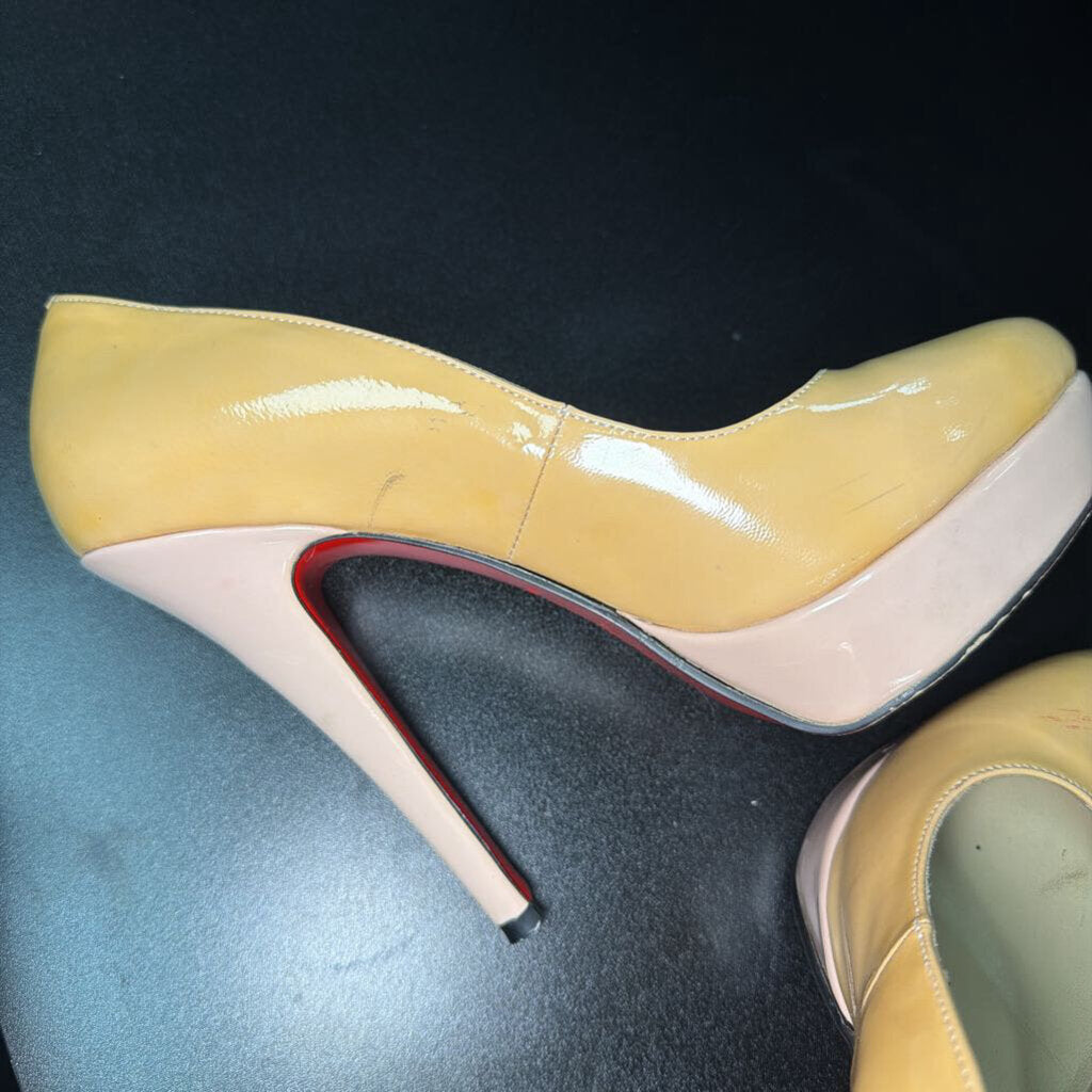 38/8 Christian Louboutin Patent Leather Platform Bianca Pumps
