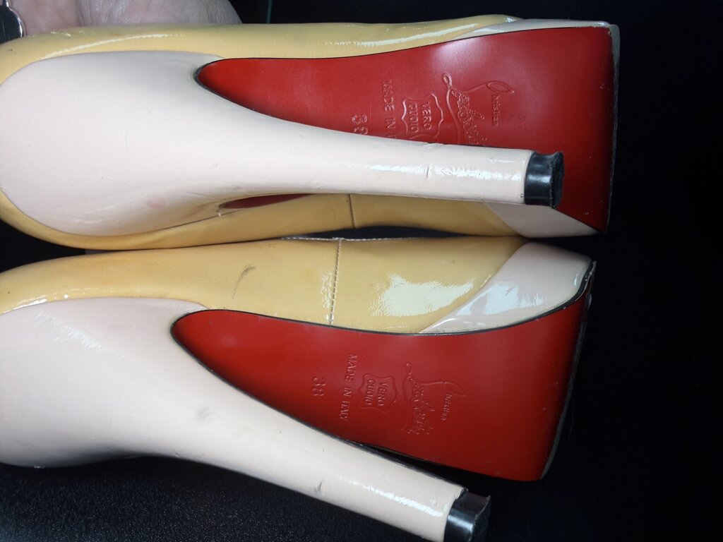 38/8 Christian Louboutin Patent Leather Platform Bianca Pumps