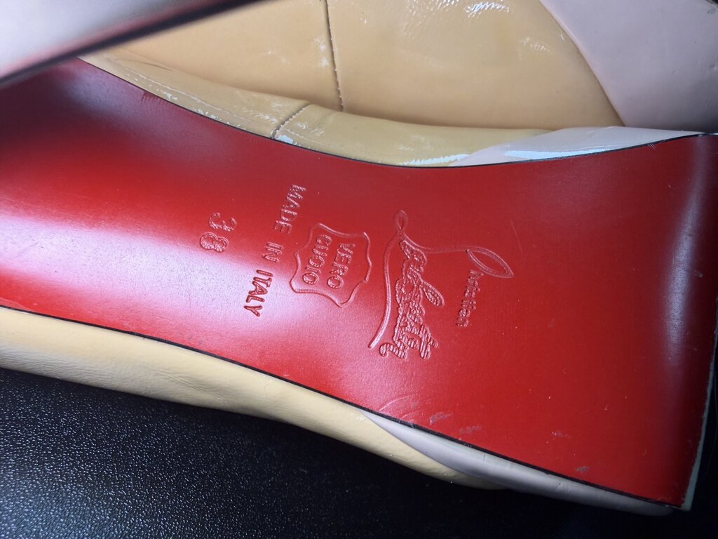38/8 Christian Louboutin Patent Leather Platform Bianca Pumps