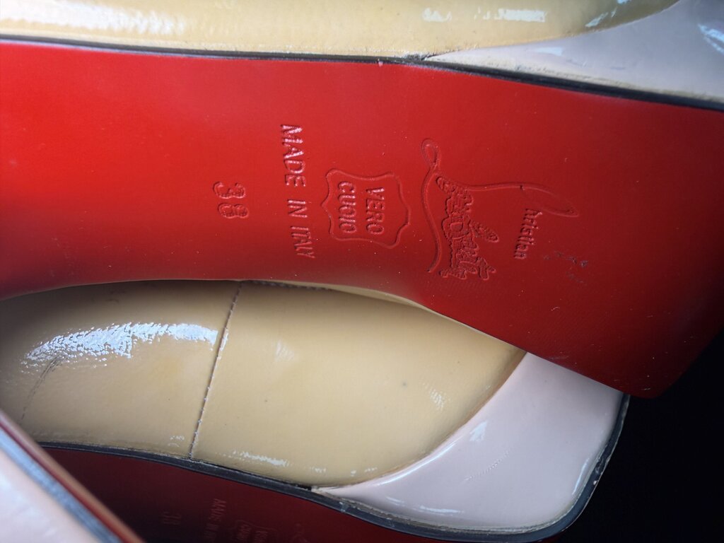 38/8 Christian Louboutin Patent Leather Platform Bianca Pumps