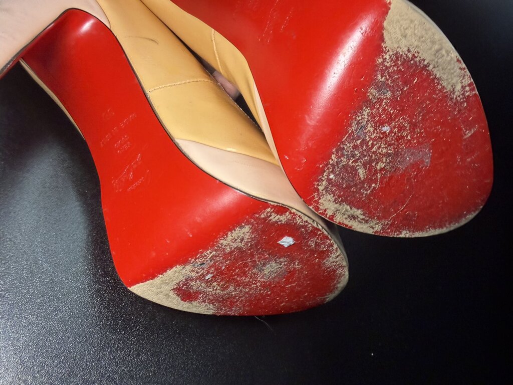 38/8 Christian Louboutin Patent Leather Platform Bianca Pumps