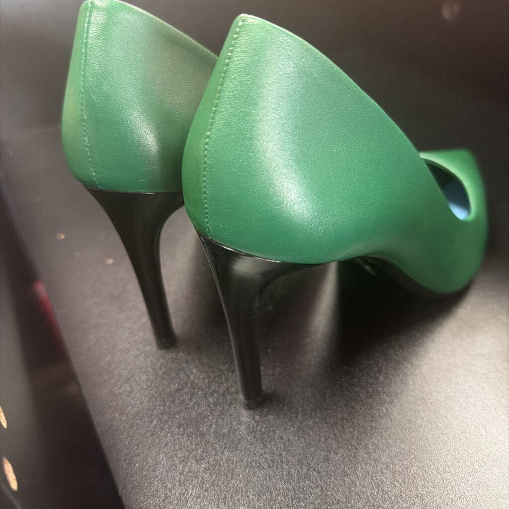 9.5 Calvin Klein Paige Pointed Stiletto Pumps