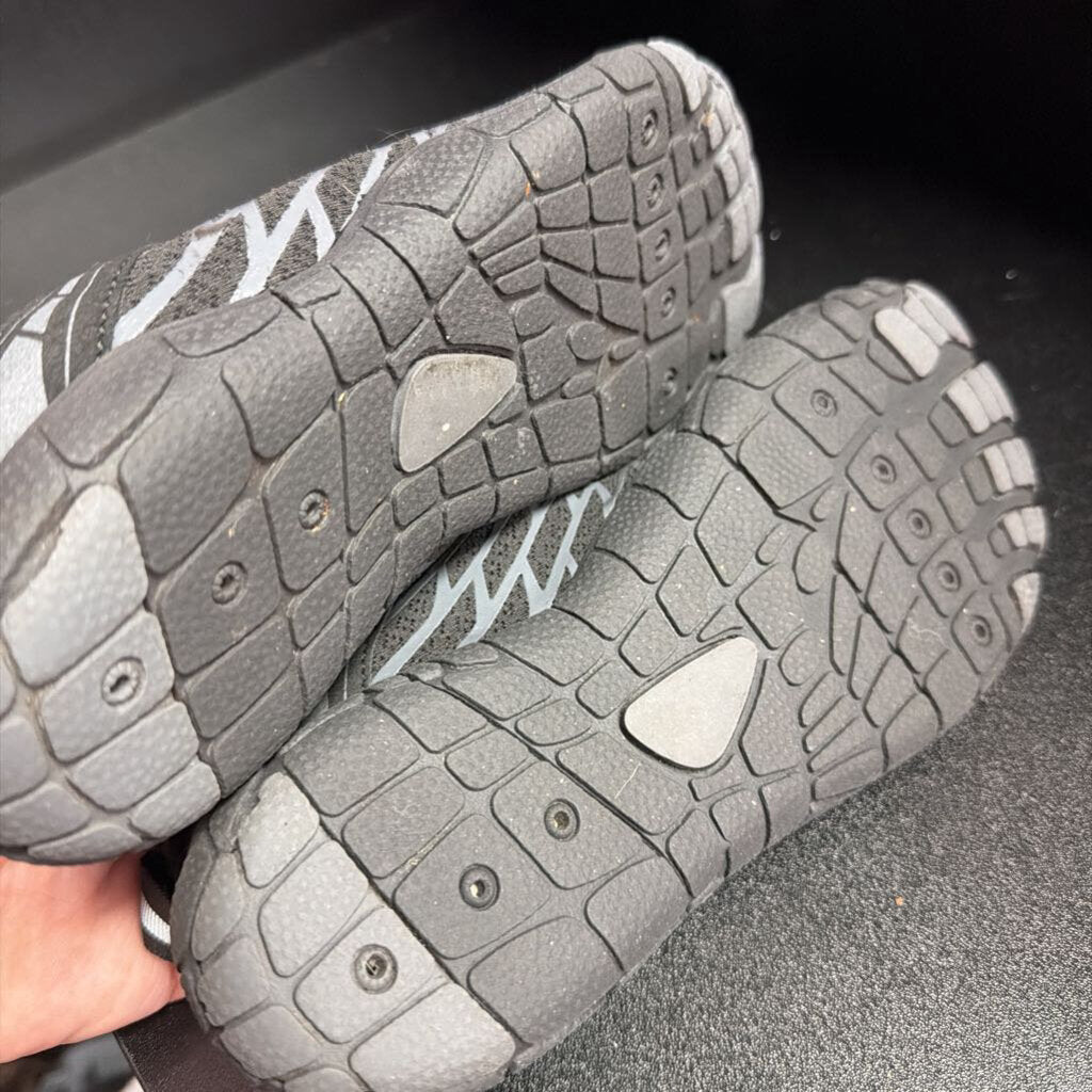 7 Hike Footwear Lorax Pro Barefoot Shoe