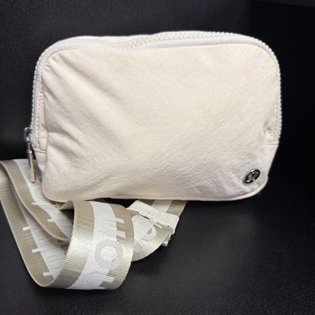 Lululemon Everywhere Belt Bag