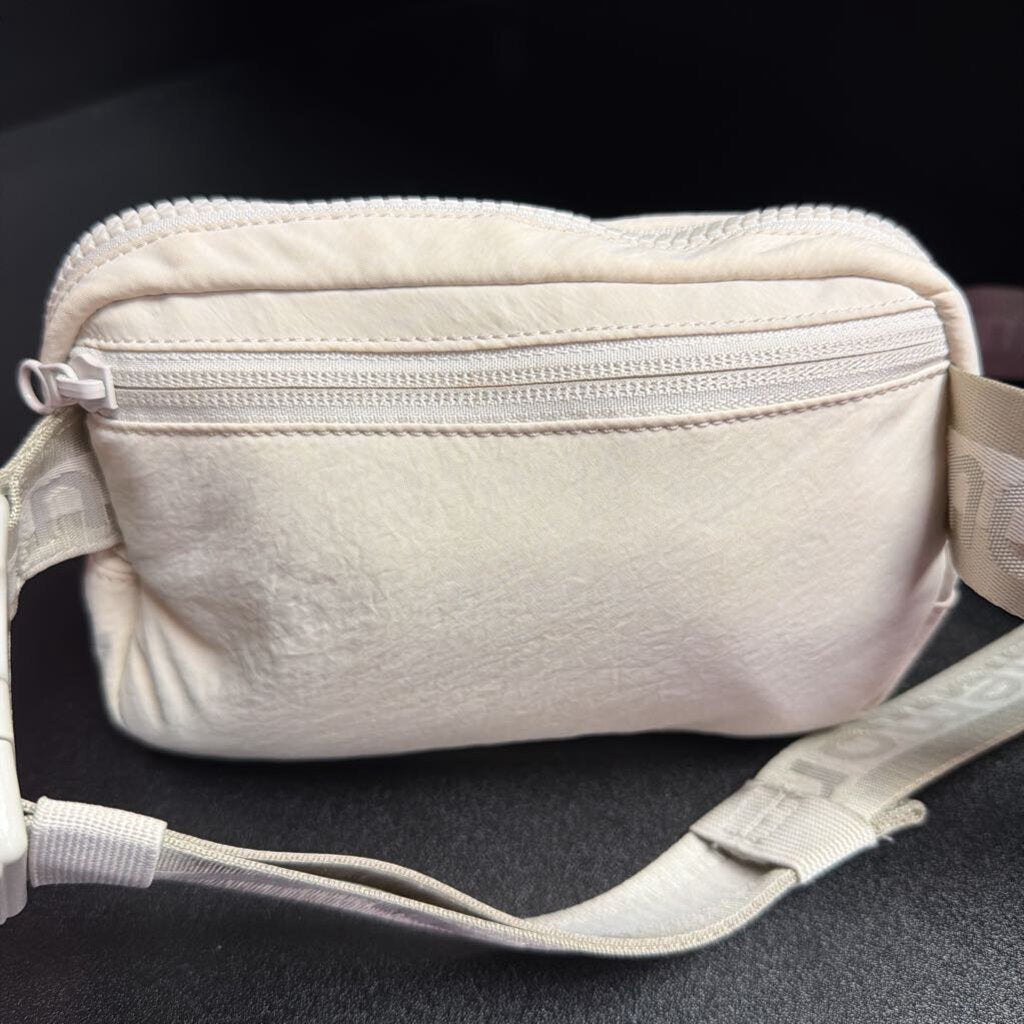 Lululemon Everywhere Belt Bag