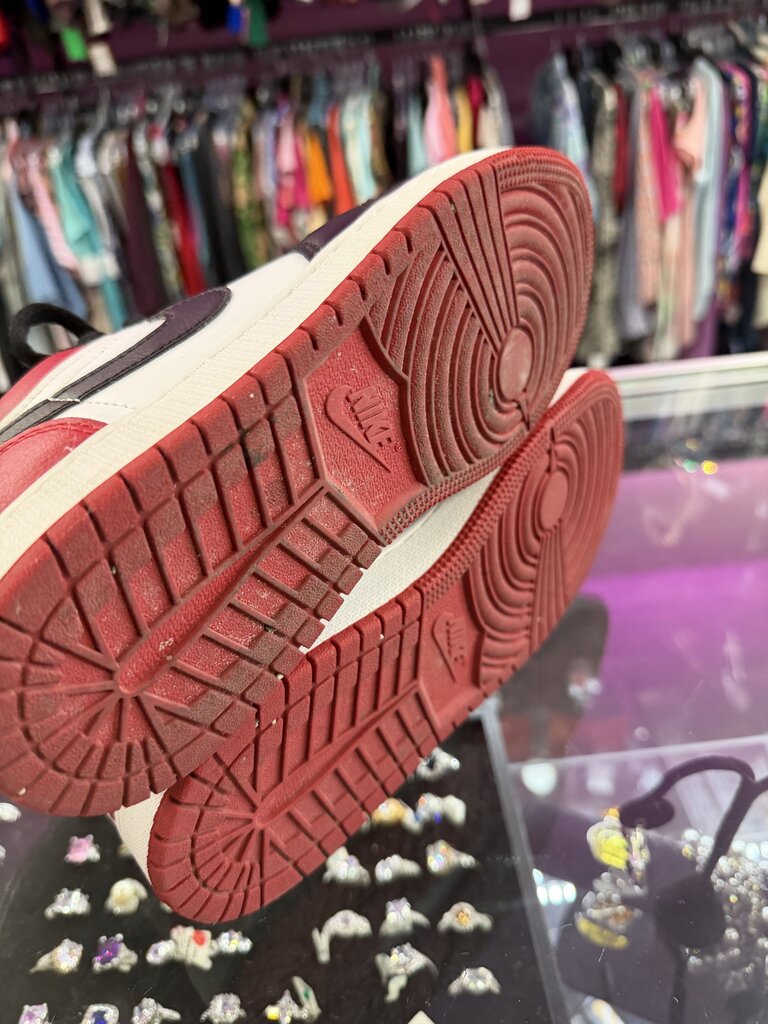 7 Nike Air Jordan 1 Low Bred Toe Colorway