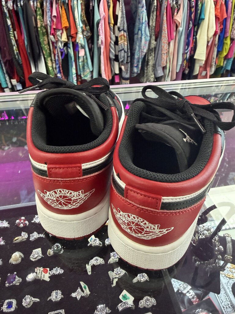 7 Nike Air Jordan 1 Low Bred Toe Colorway