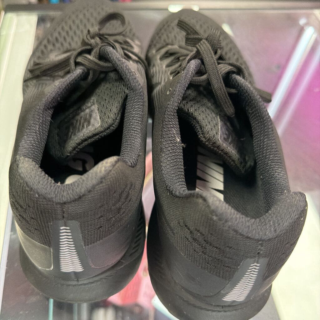 11 Nike Running Mesh Sneaker
