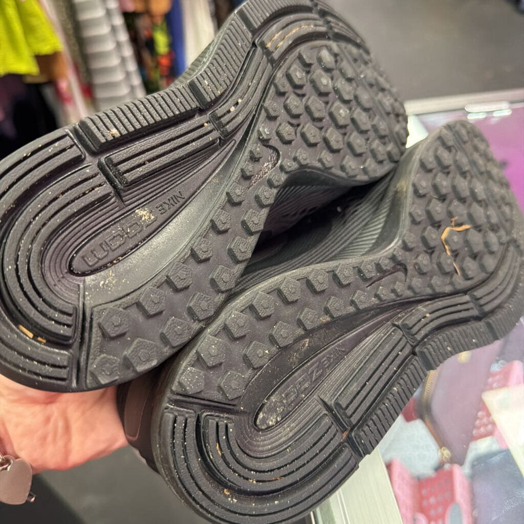11 Nike Running Mesh Sneaker