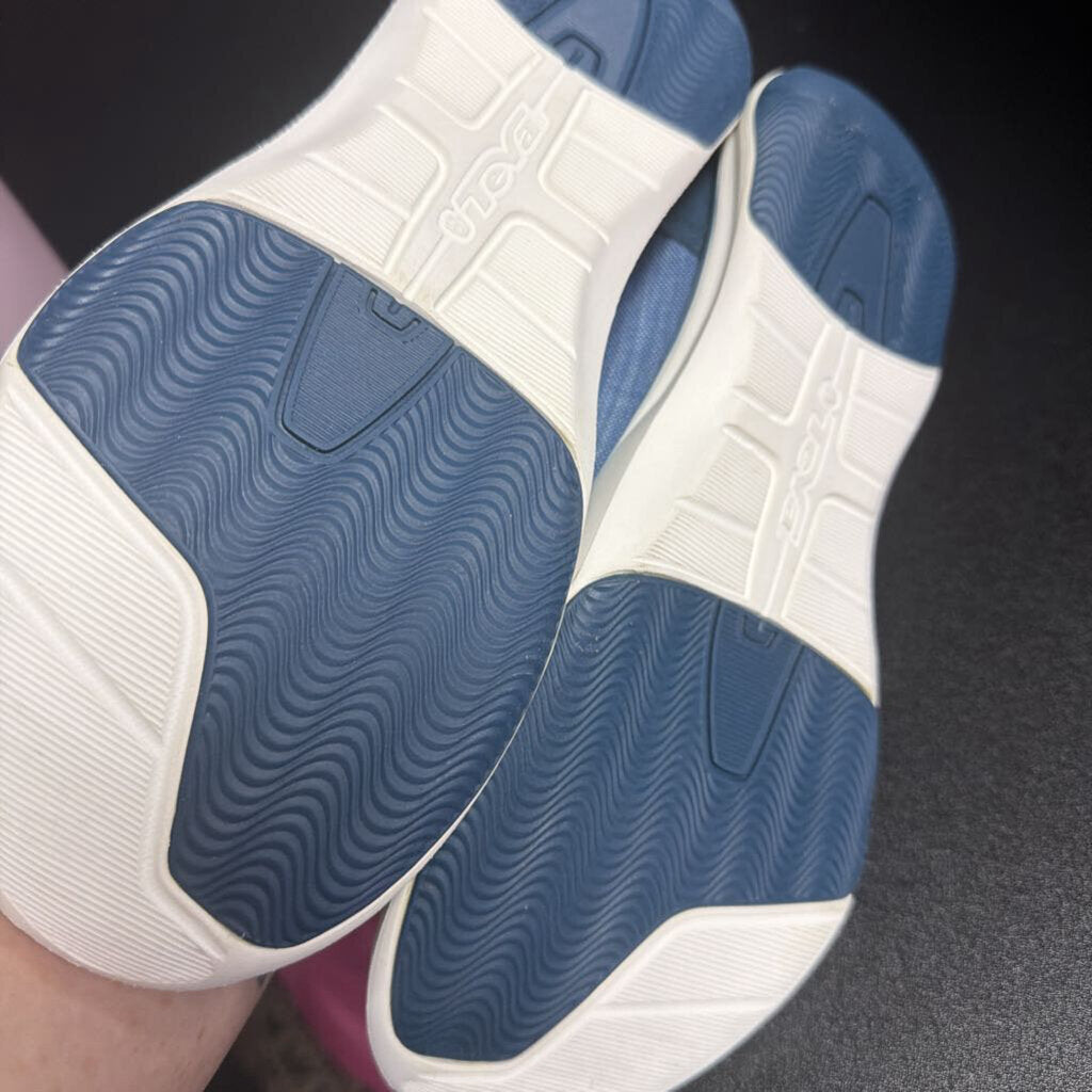 7 Teva Wander Lace Up Canvas/Suede Sneaker