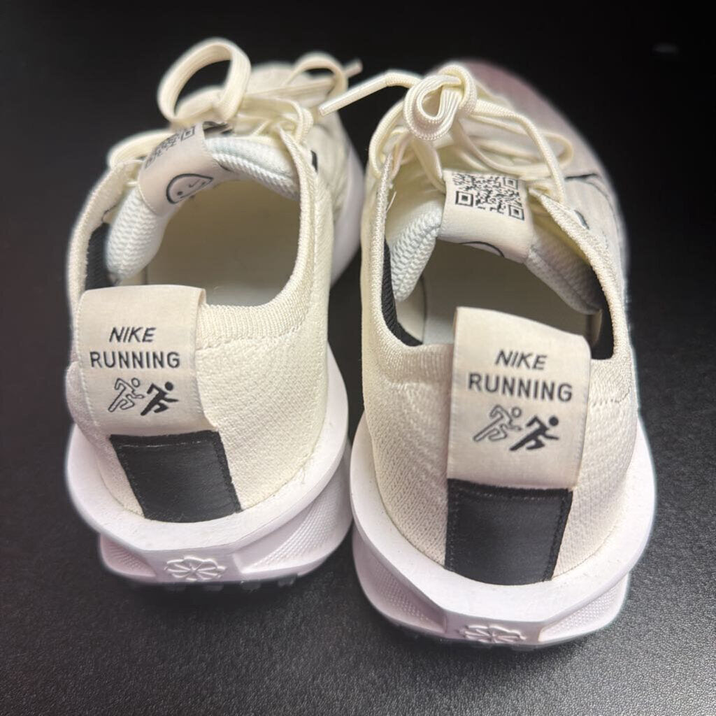6 Interact Running Sneakers