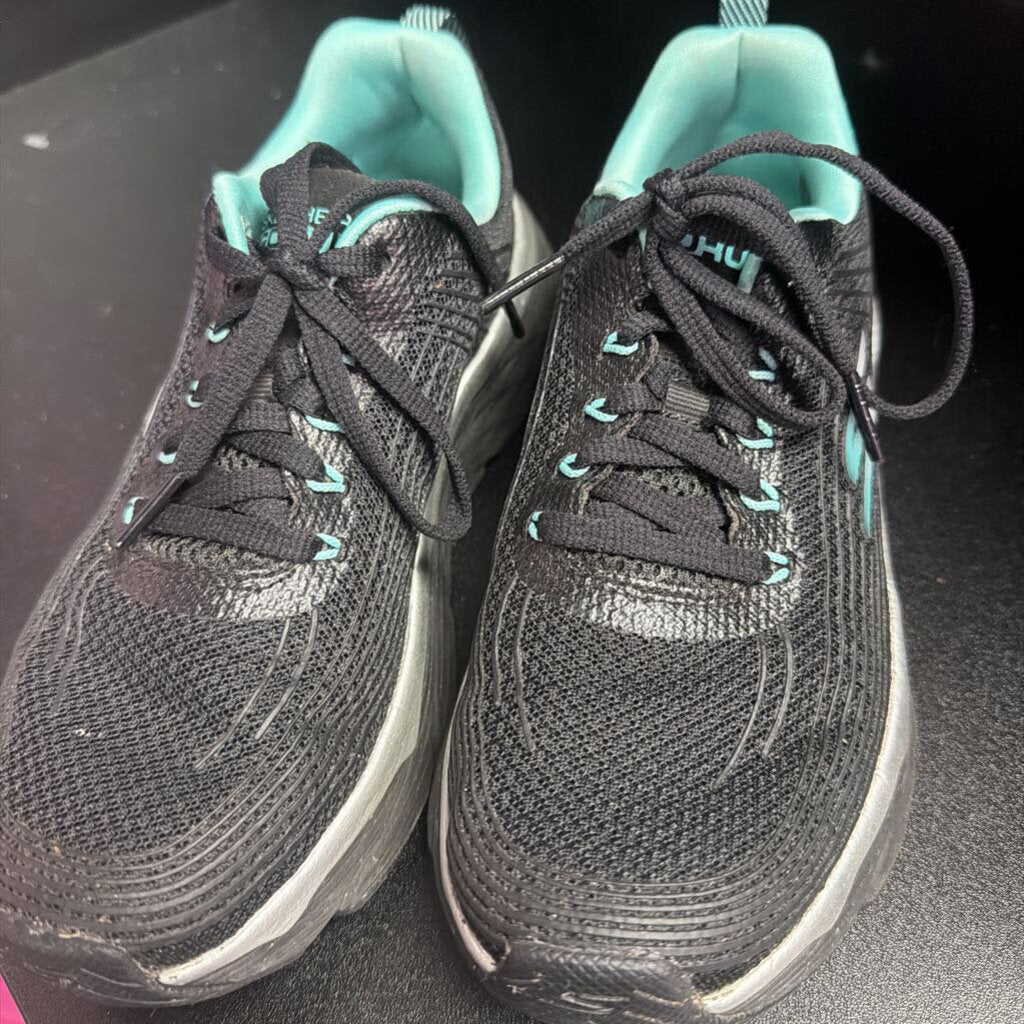 6 Sketchers Max Cushioning Mesh Sneaker