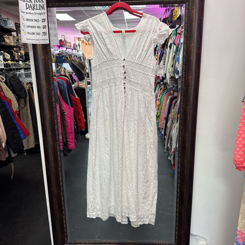 MD Cap Ruffle Eyelet BF Maxi dress