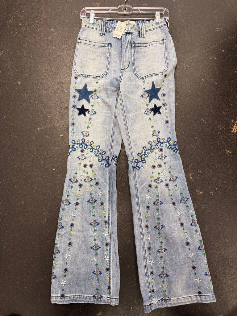 25/2 Free People Delphine Embroidered Flare Jean Light wash Star Appliques Embroidery