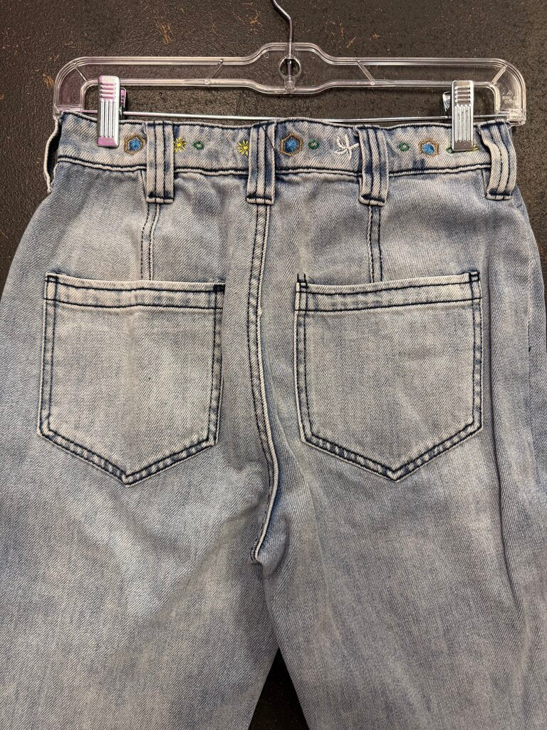 25/2 Free People Delphine Embroidered Flare Jean Light wash Star Appliques Embroidery