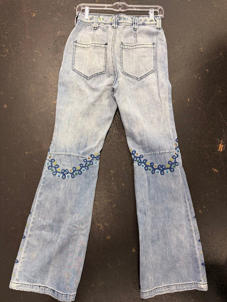 25/2 Free People Delphine Embroidered Flare Jean Light wash Star Appliques Embroidery