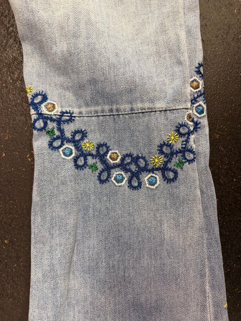 25/2 Free People Delphine Embroidered Flare Jean Light wash Star Appliques Embroidery