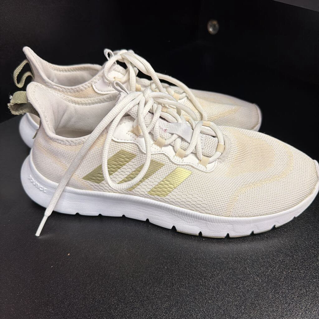 9 Adidas Swift Run Mesh Sneaker