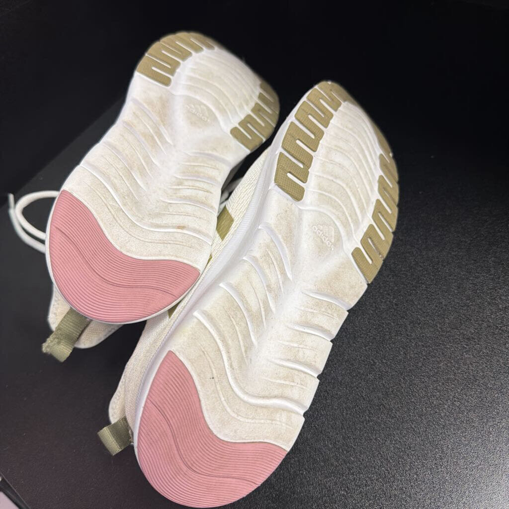 9 Adidas Swift Run Mesh Sneaker