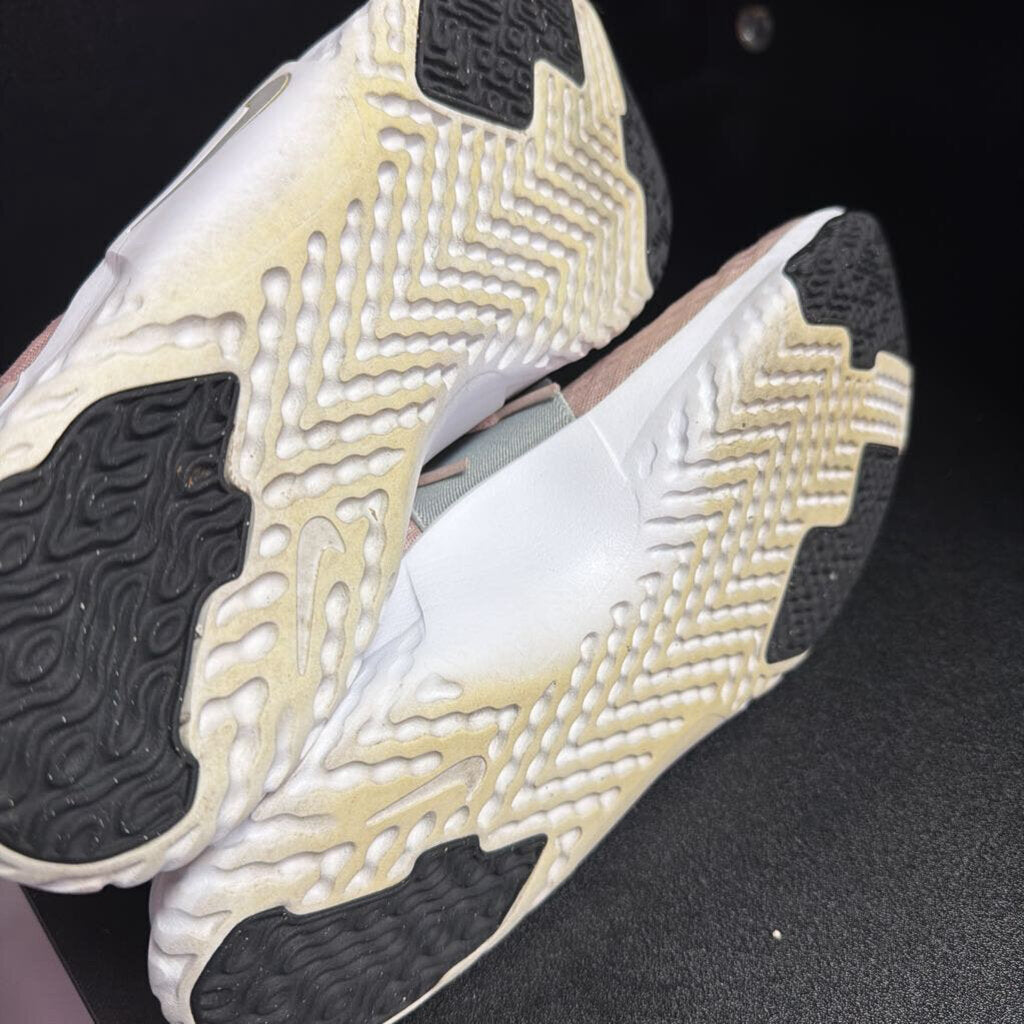 8.5 Nike Renew TR9 Trainers