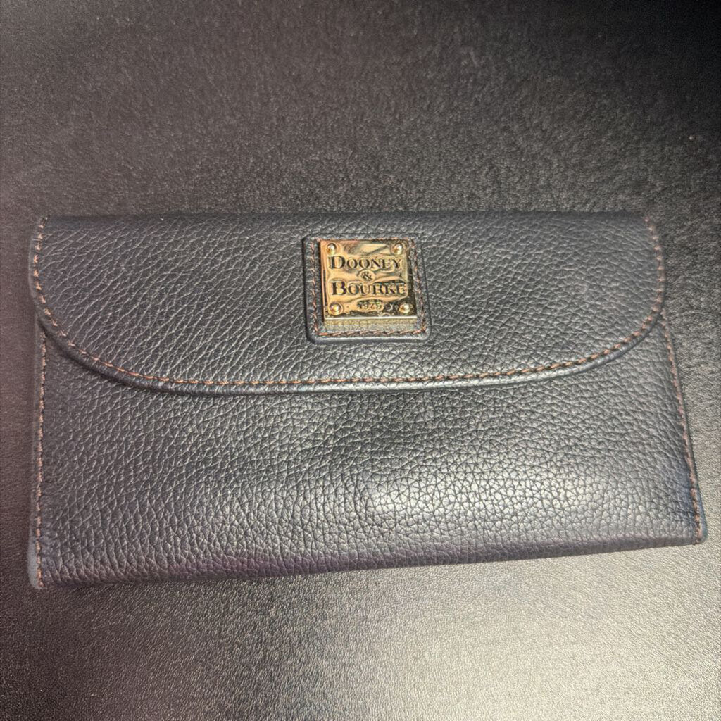 Dooney & Bourke Pebbled Contenial Wallet