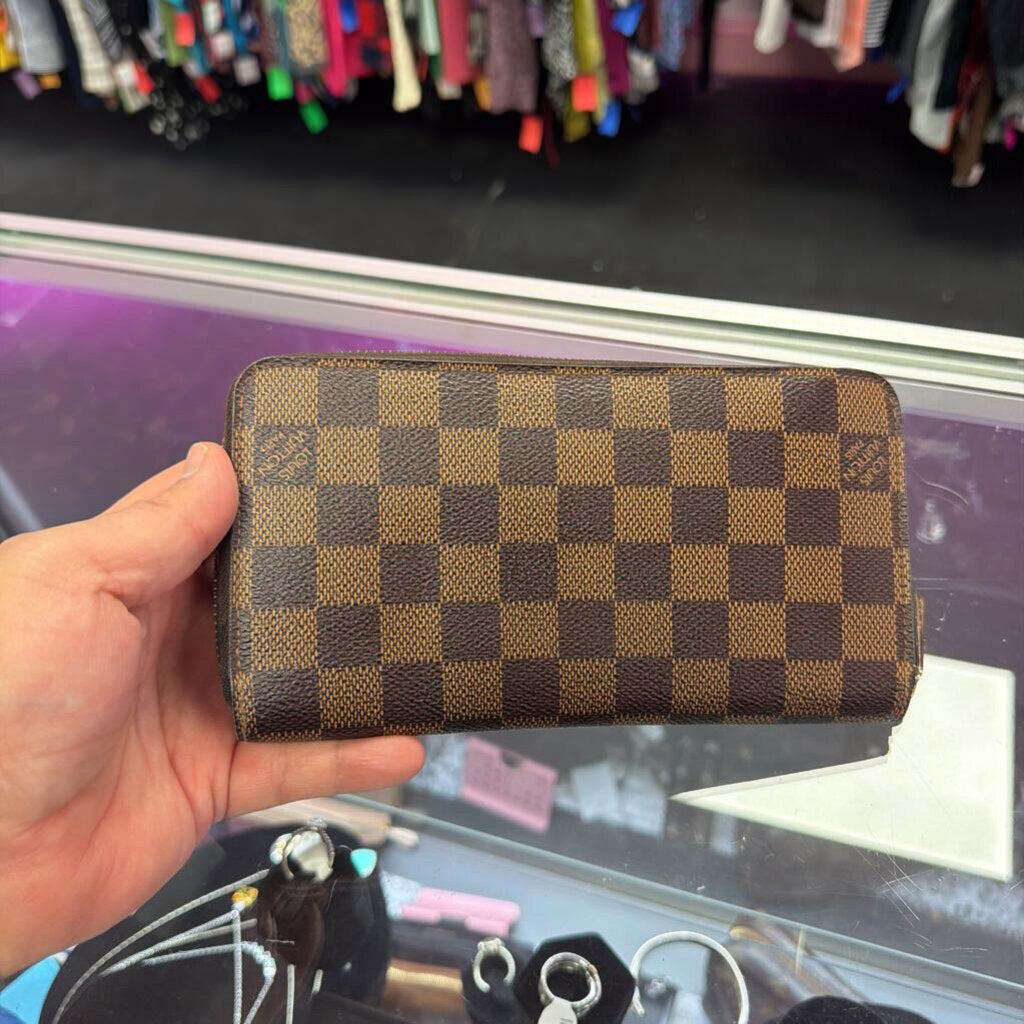 Louis Vuitton Damier As IS Zip wallet