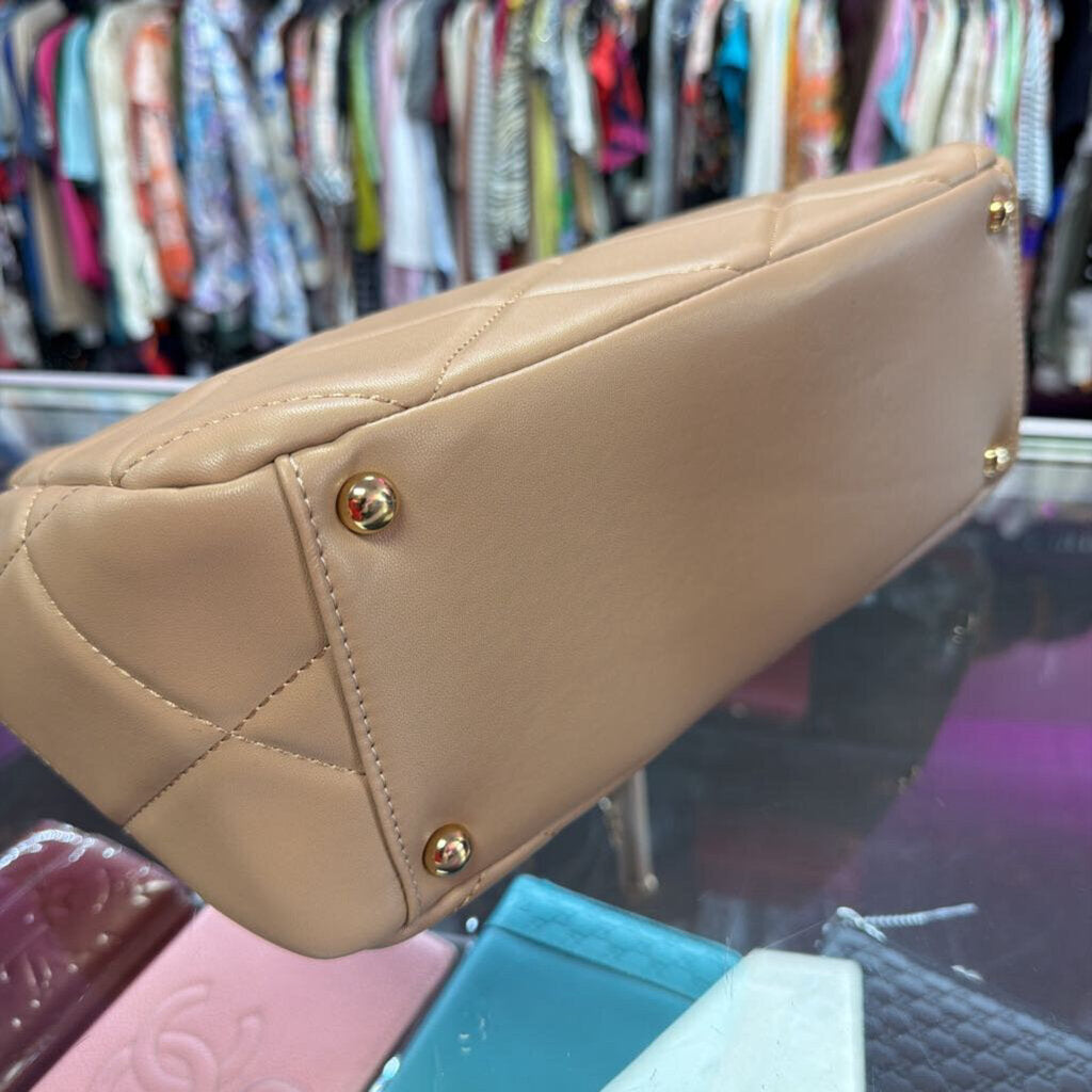 Ellen Tracy Quilted NWT Folding Shoulder Bag