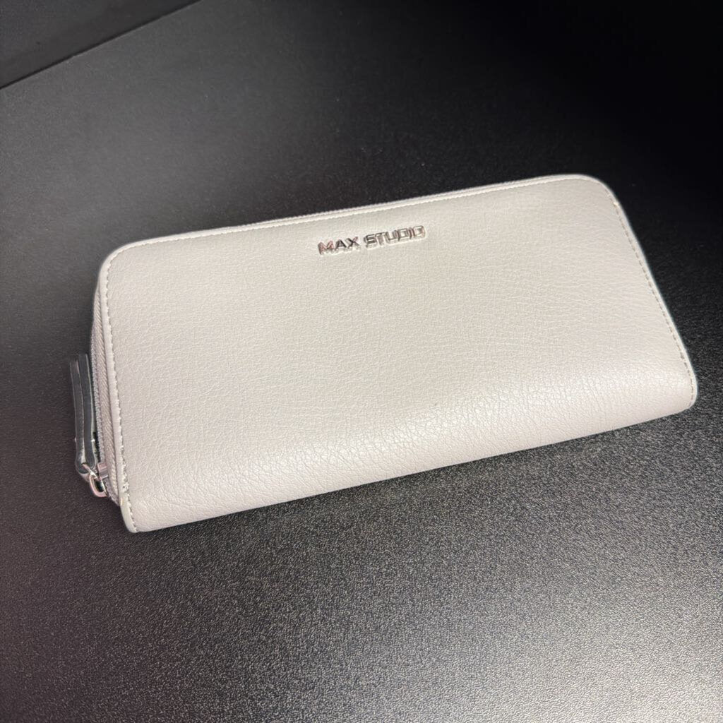 Max Studio Zip Wallet